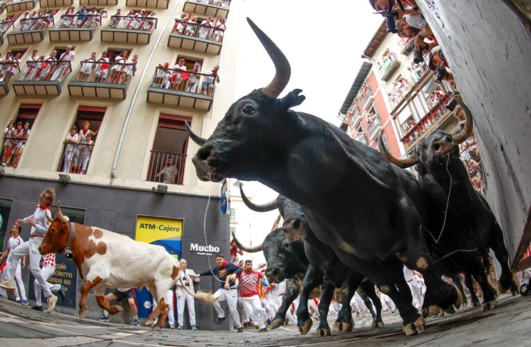 Séptimo encierro de San Fermín 2026 con los toros de Miura