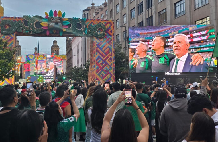 Pantallas en Reforma para los partidos de México contra Inglaterra