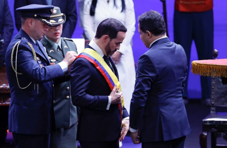 Abelardo de la Espriella asume la presidencia de Colombia con mano dura