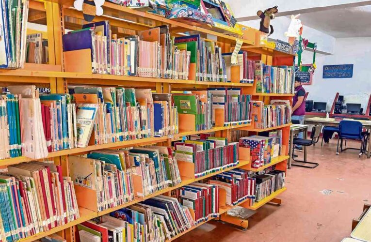 Compra centralista para bibliotecas refleja ideologías gubernamentales