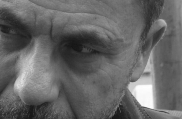 Francisco Ramírez López triunfa con Cuatro clavos en el premio Loewe